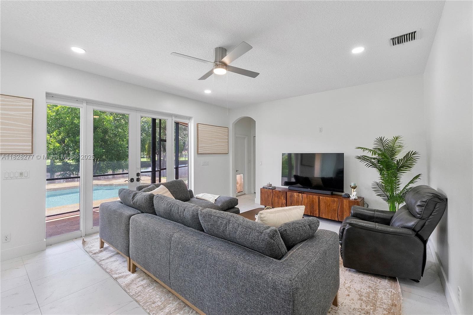 10922 NW 49th Dr photo 34