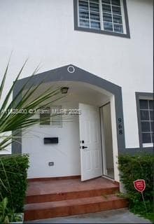 968 N 18th Ct photo 2