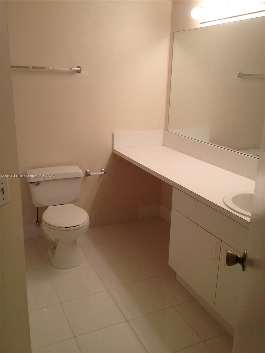 PINEHURST CLUB CONDO · #7-308 in Hollywood - Photo 12