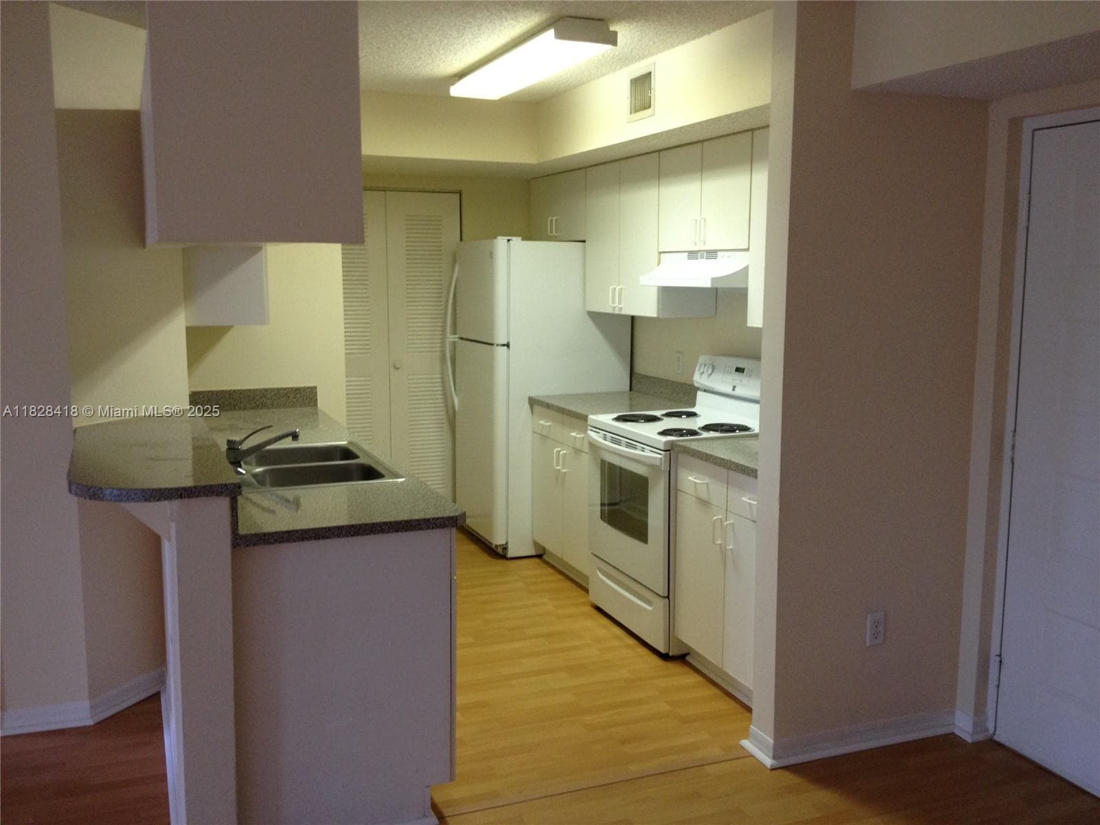PINEHURST CLUB CONDO · #7-308 in Hollywood - Photo 3