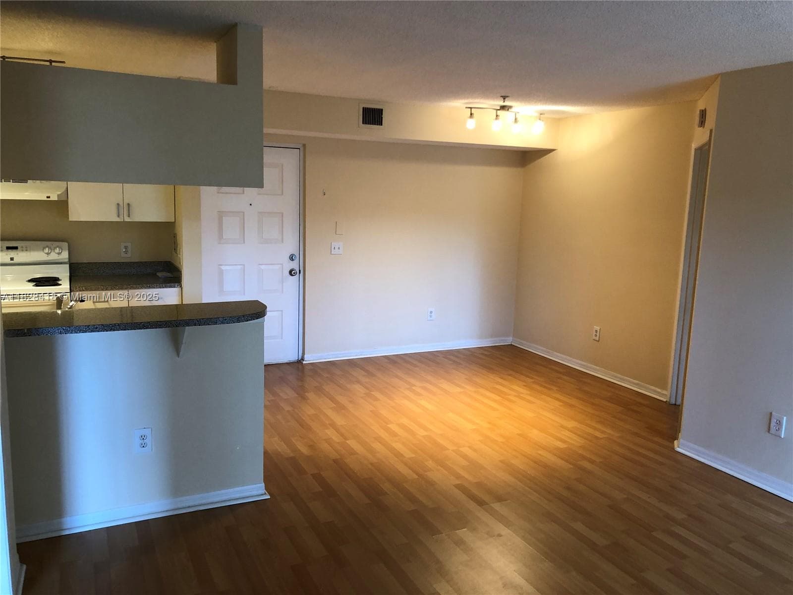 PINEHURST CLUB CONDO · #7-308 in Hollywood - Photo 5