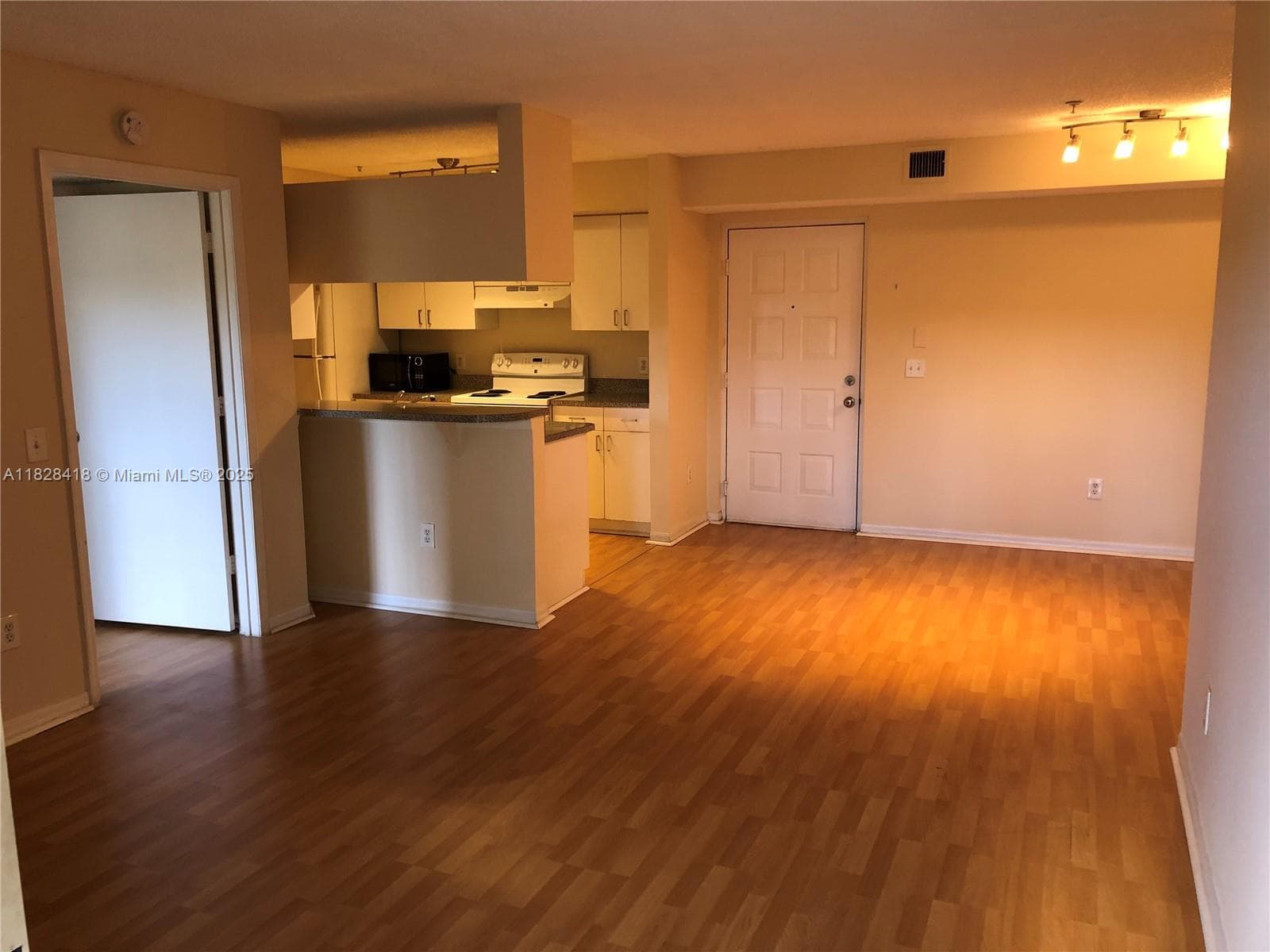 PINEHURST CLUB CONDO · #7-308 in Hollywood - Photo 10