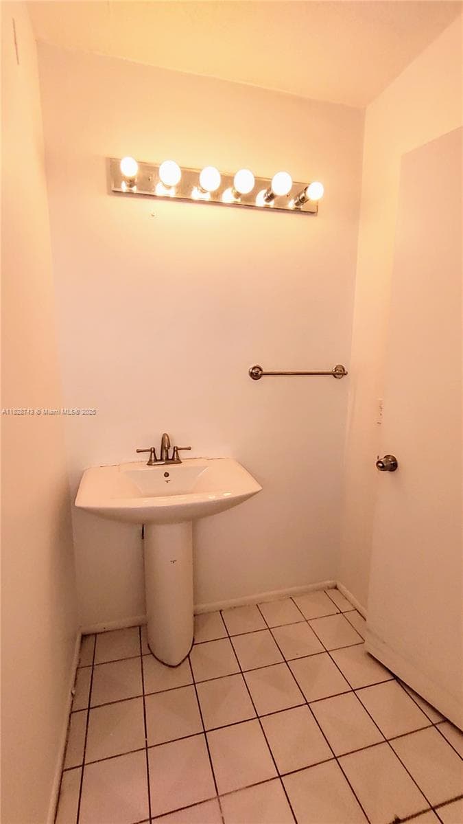 CAMELLIA GARDENS 2 · #704-2 in Miami - Photo 12