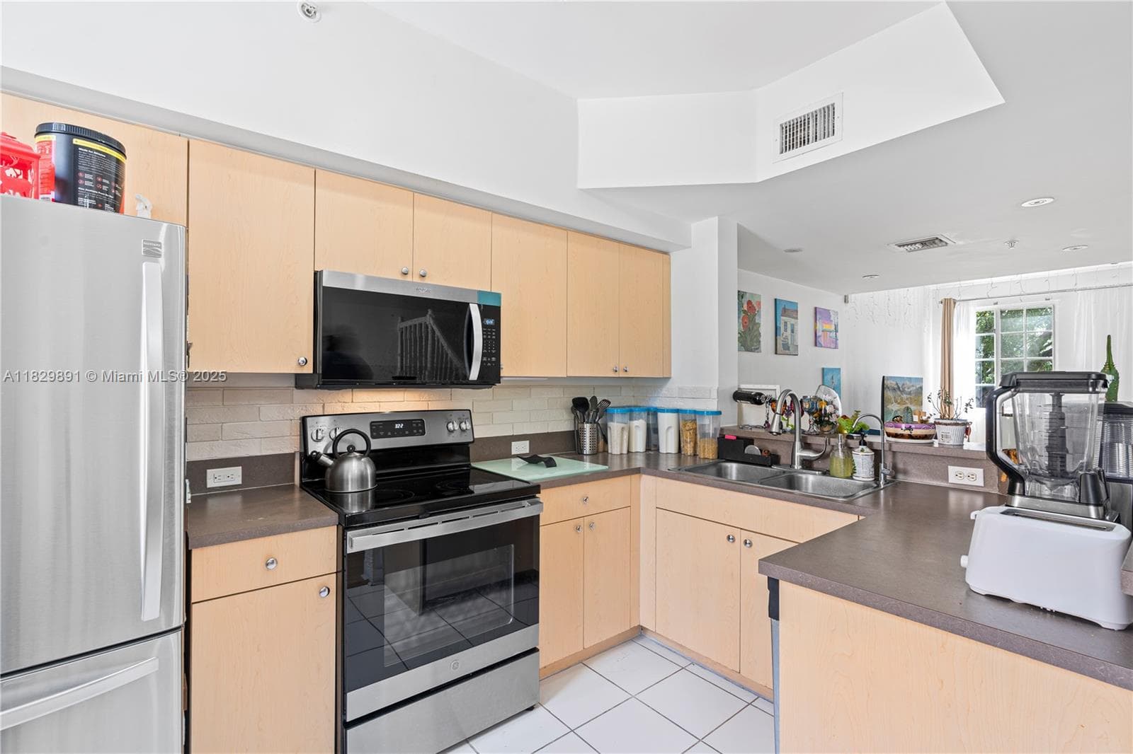 2811 NE 185th St #804 photo 12