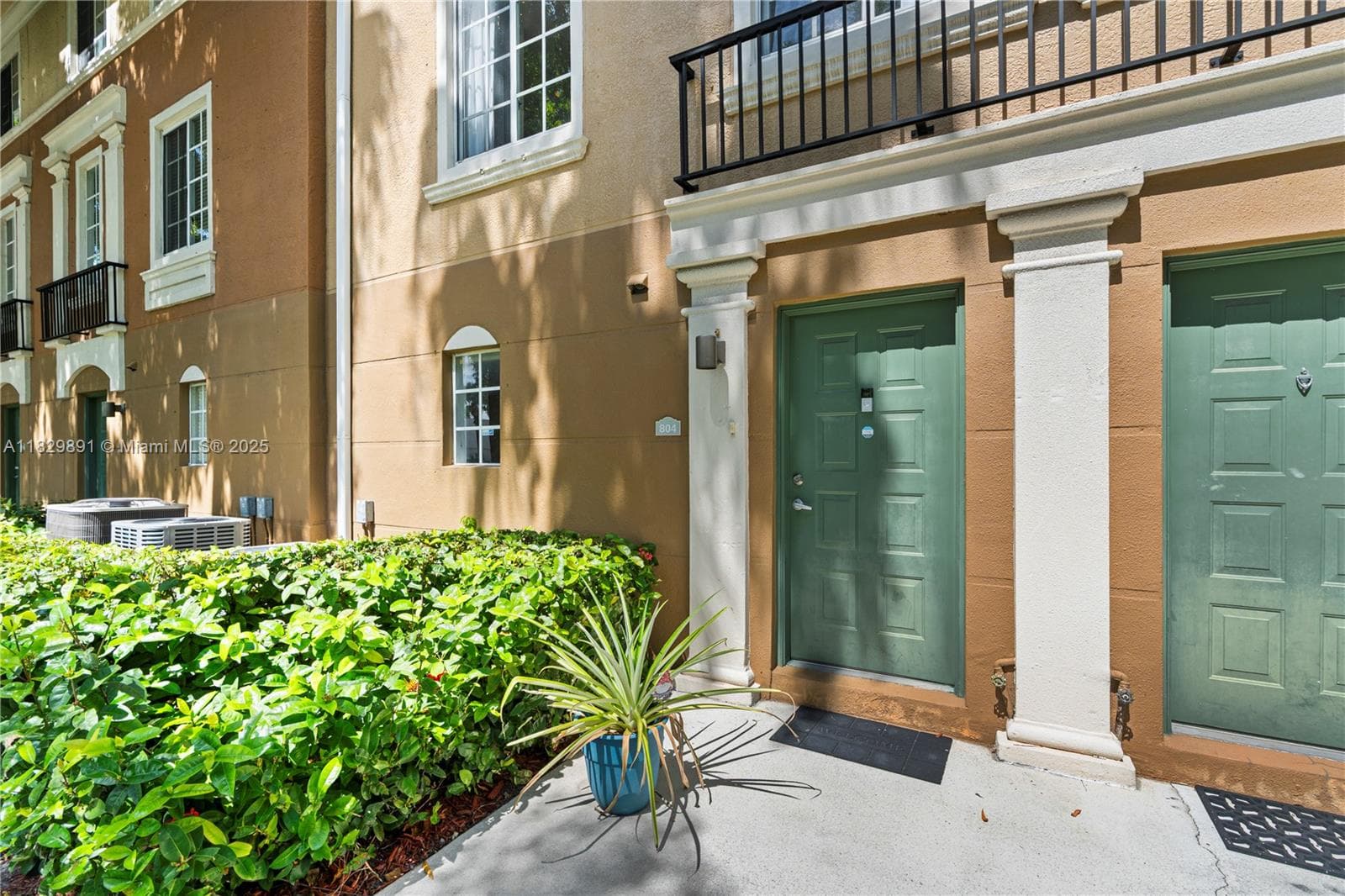 2811 NE 185th St #804 photo 3