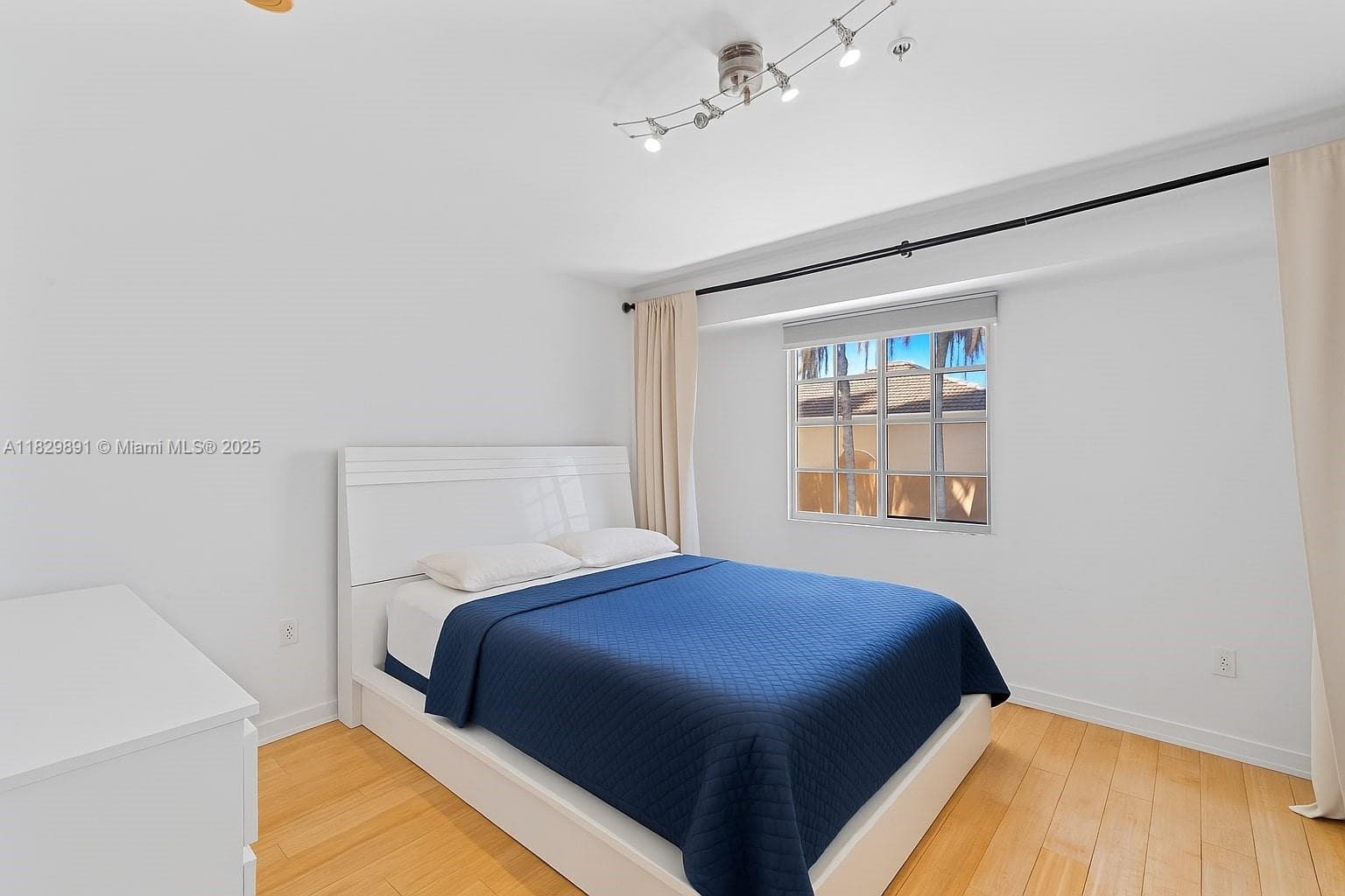 2811 NE 185th St #804 photo 20