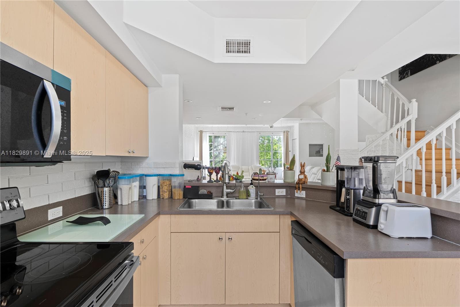 2811 NE 185th St #804 photo 14