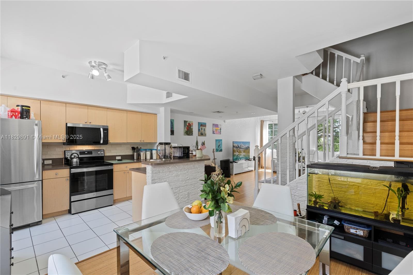 2811 NE 185th St #804 photo 11
