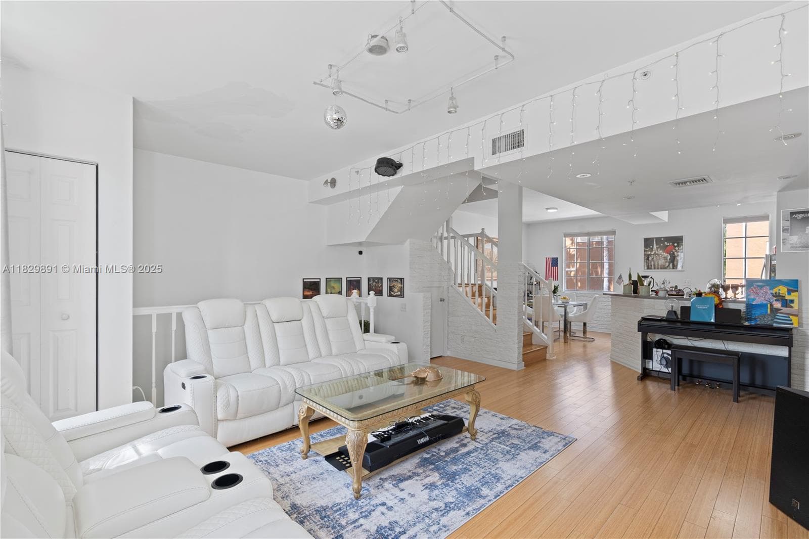 2811 NE 185th St #804 photo 8