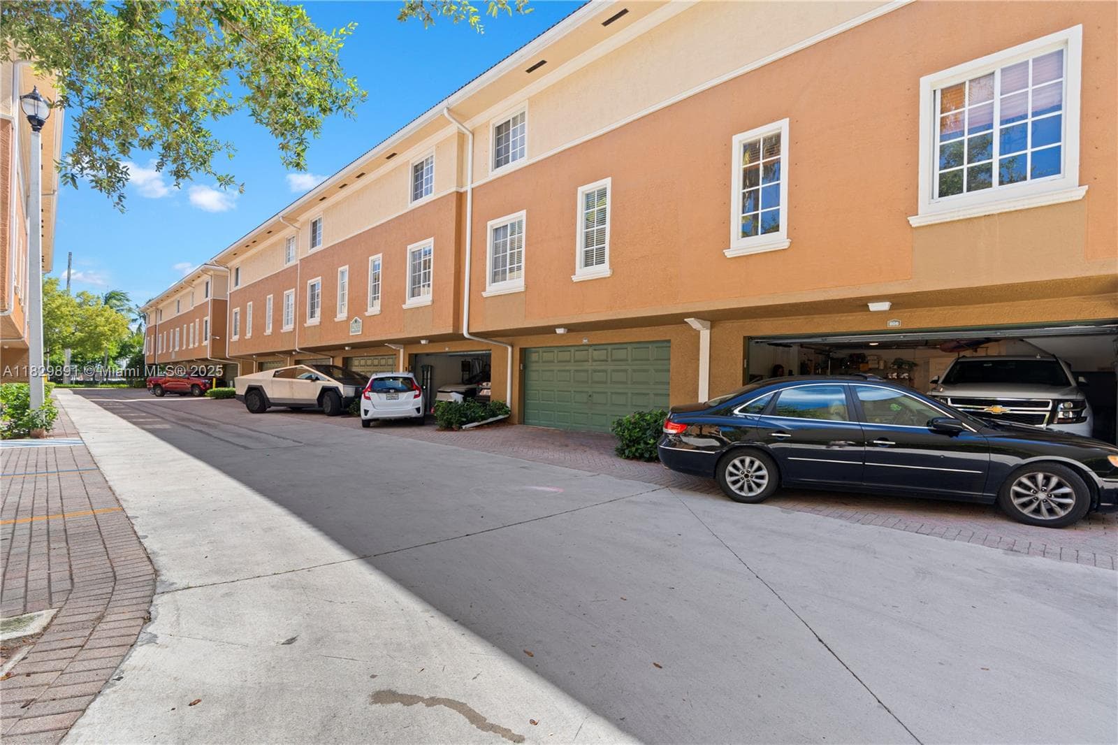 2811 NE 185th St #804 photo 25