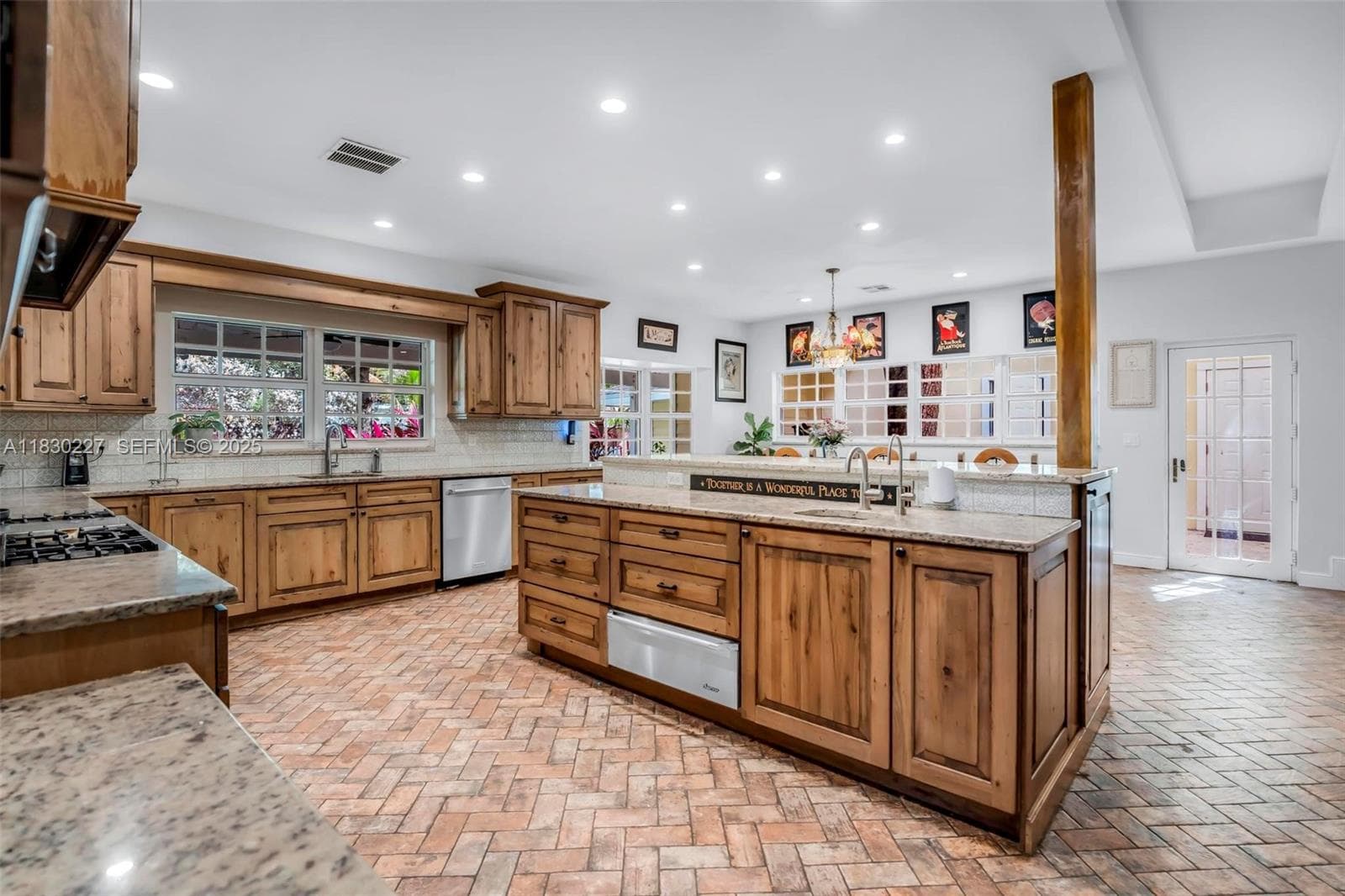 2221 SW 28th Way photo 9