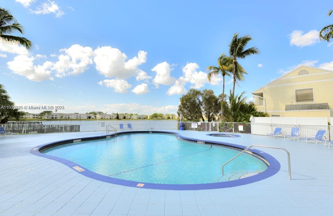 summer lake · #104 in Oakland Park - Photo 12