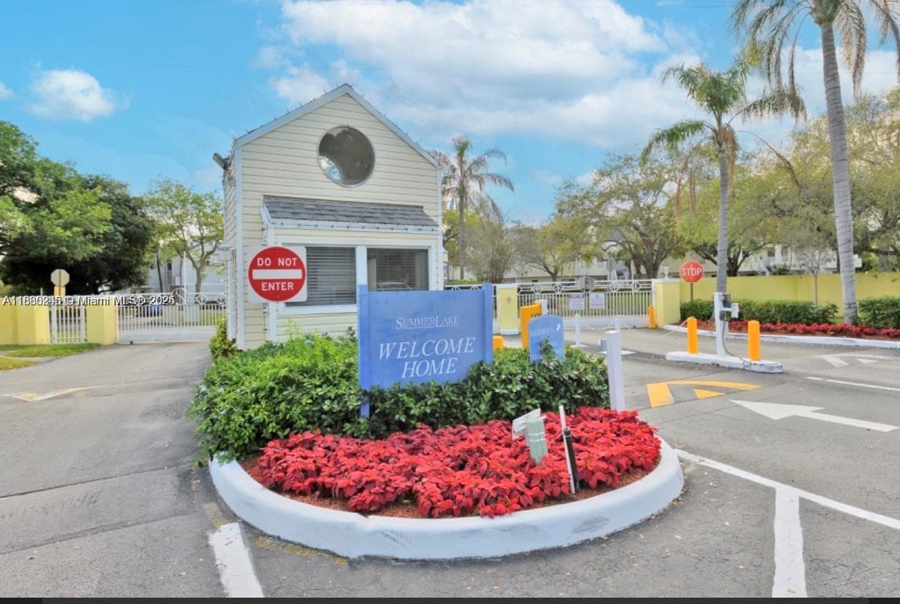 summer lake · #104 in Oakland Park - Photo 18
