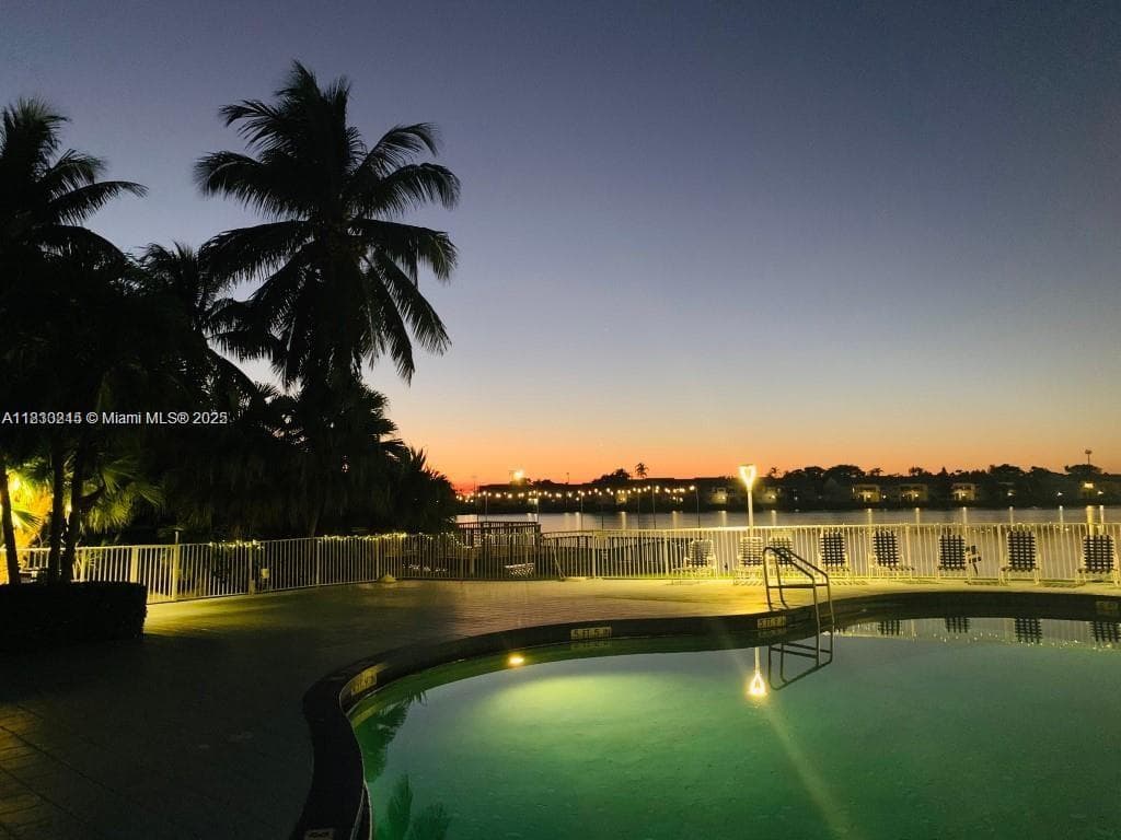 summer lake · #104 in Oakland Park - Photo 15