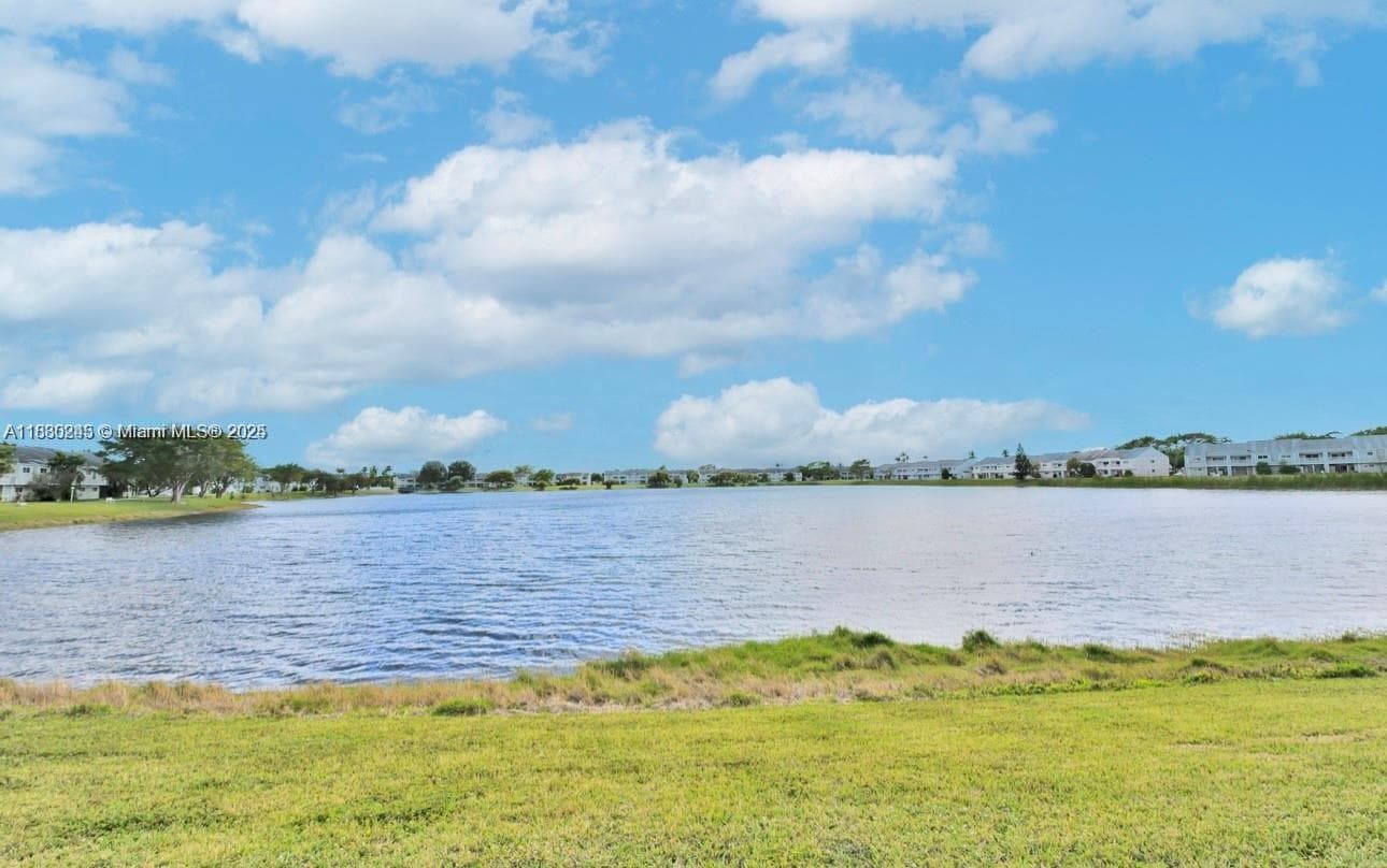 summer lake · #104 in Oakland Park - Photo 11