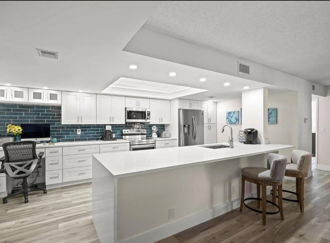 STUNNING 2024 REMOVATED KITCHEN
