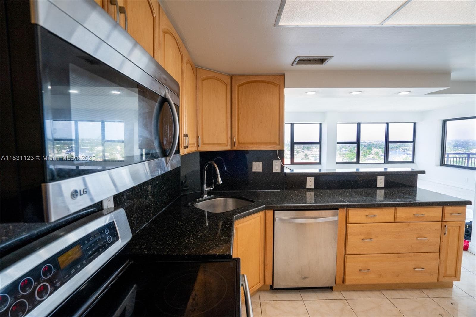 GALT OCEAN CLUB CONDO · #1215 in Fort Lauderdale - Photo 2