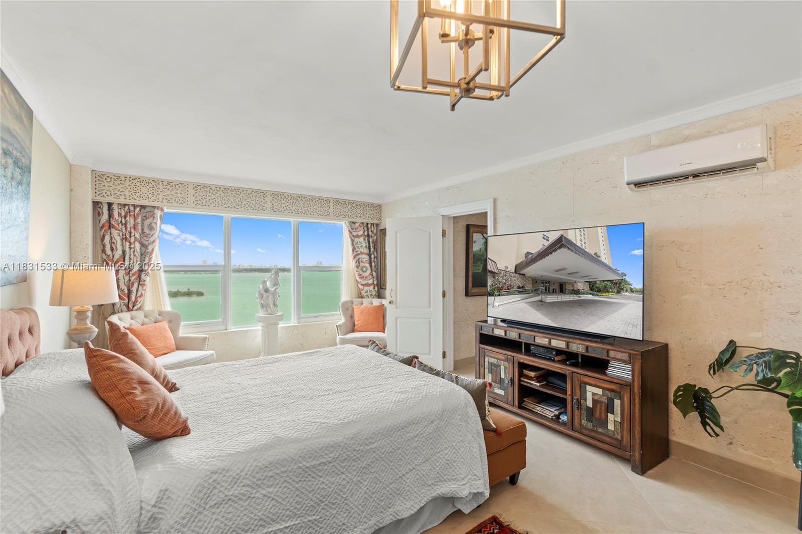 Second bedroom