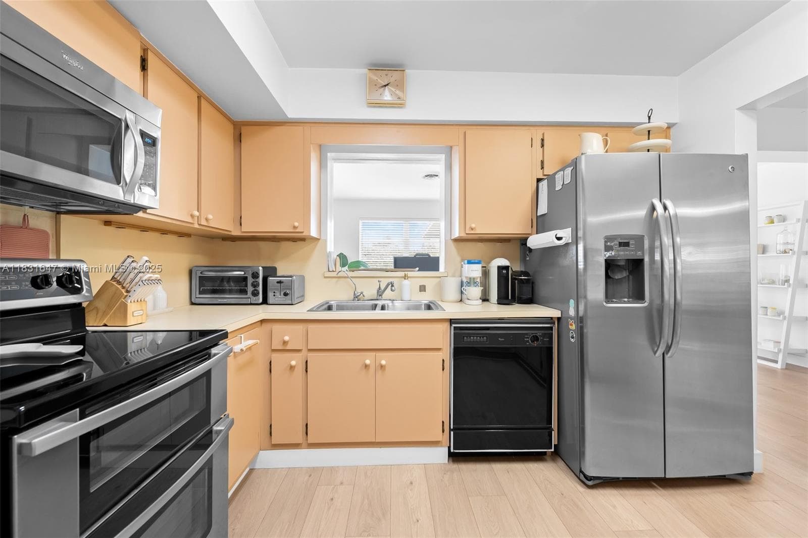 2015 N 37th Ave photo 9
