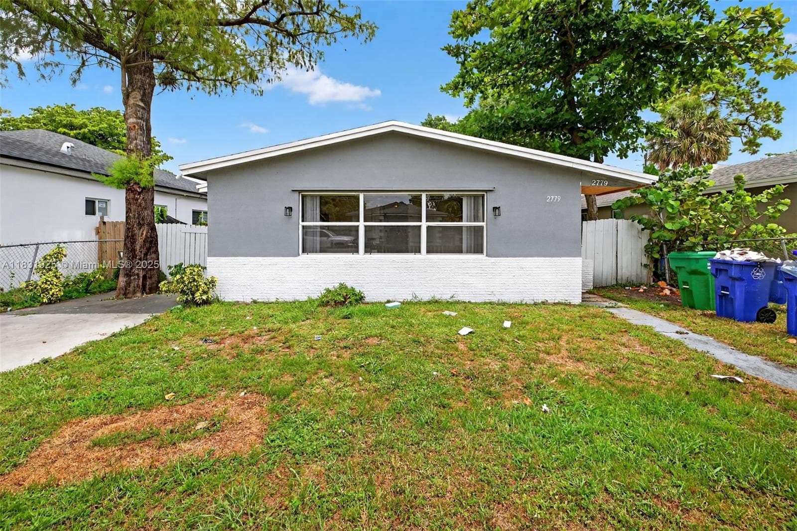 2779 NW 9th Pl photo 2