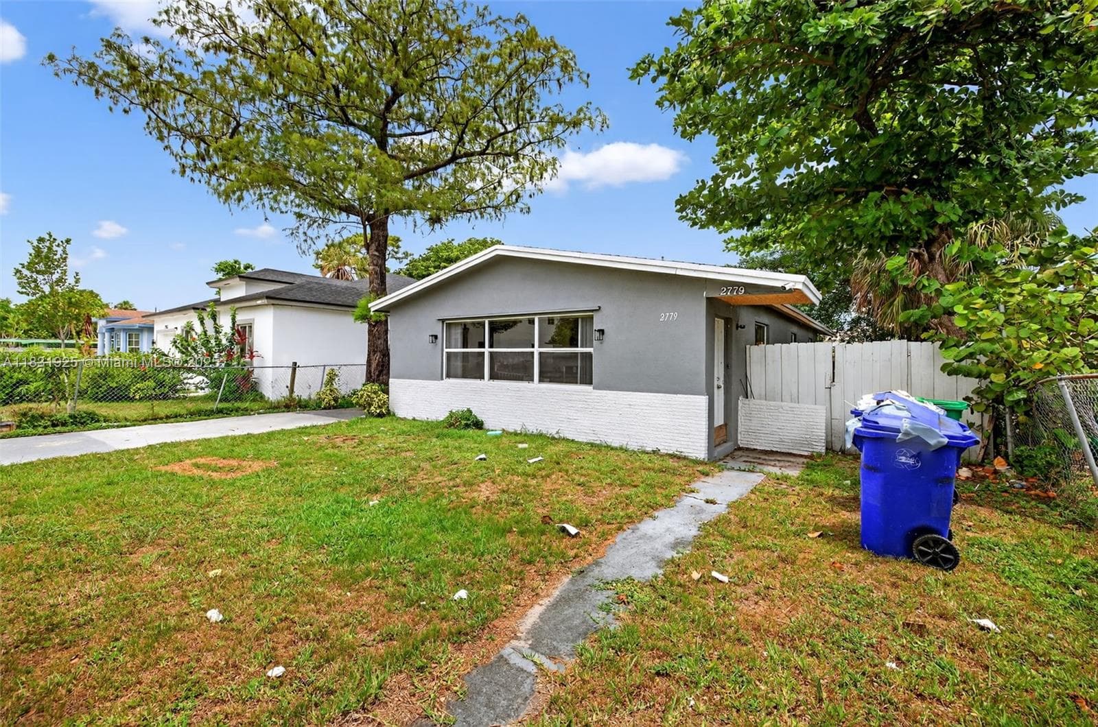 2779 NW 9th Pl photo 3