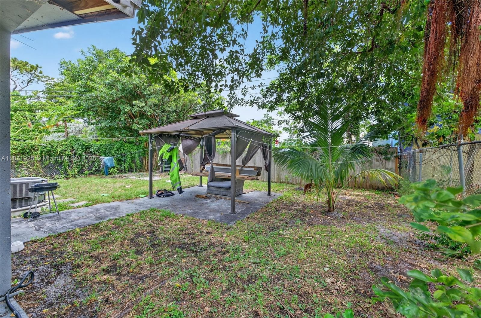 2779 NW 9th Pl photo 28