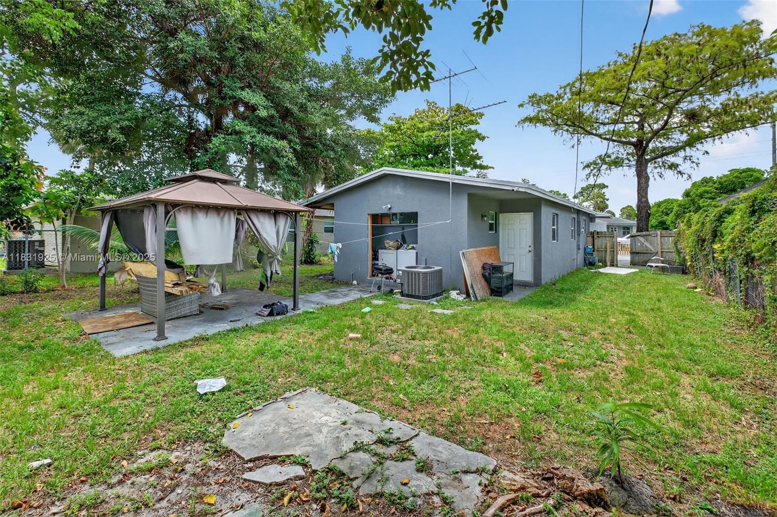 2779 NW 9th Pl photo 30