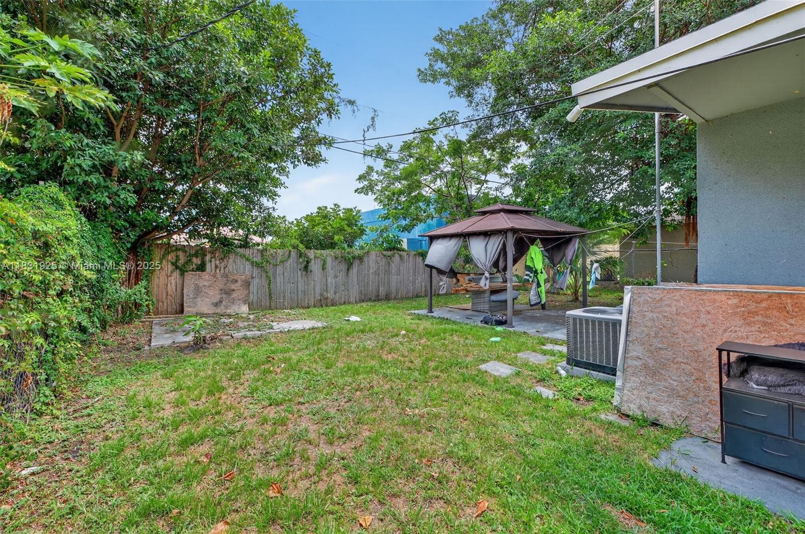 2779 NW 9th Pl photo 29