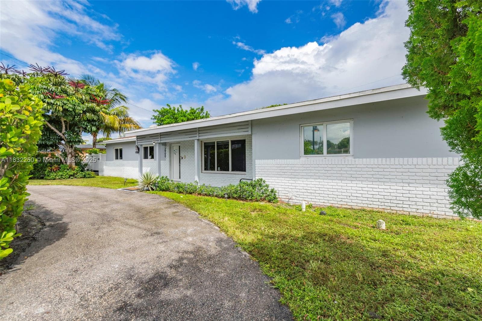 2900 NW 9th Ave photo 1