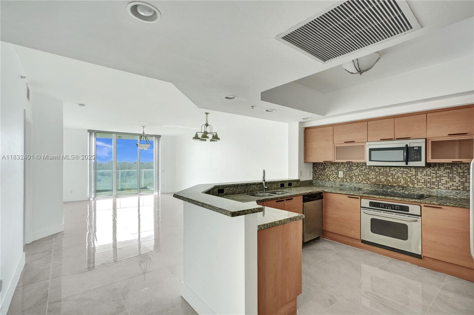 THE OAKS I CONDO · #806 in North Miami - Photo 2