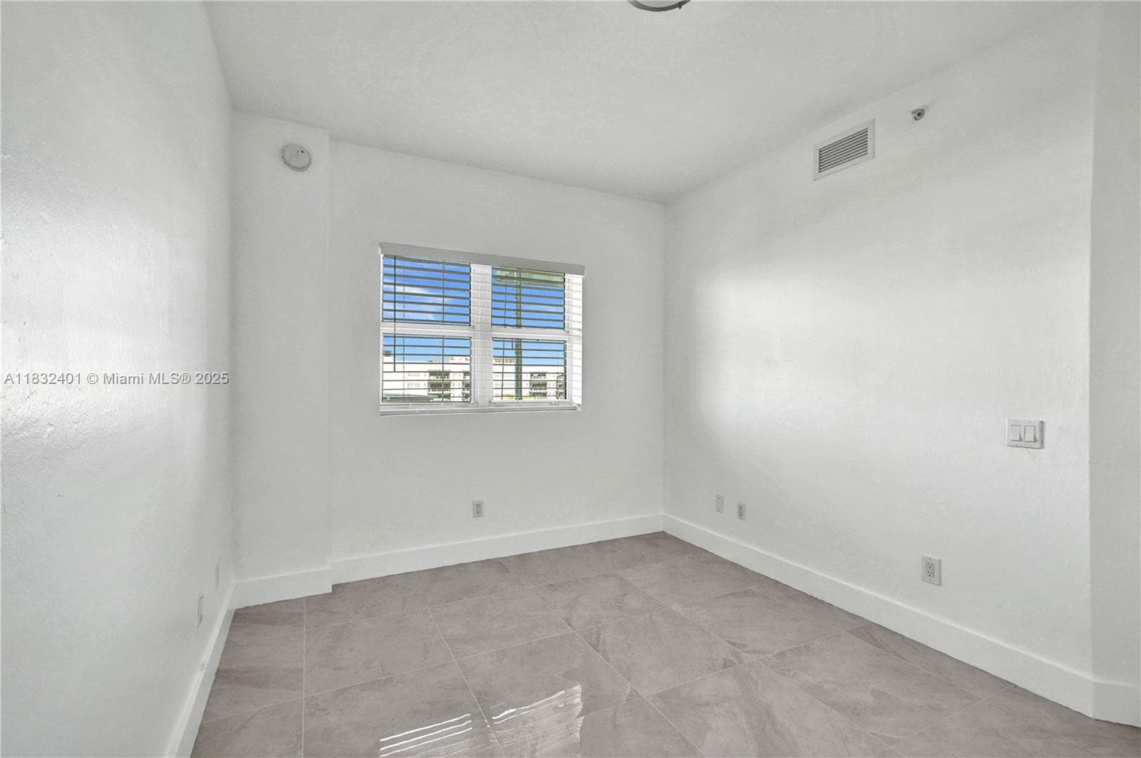 THE OAKS I CONDO · #806 in North Miami - Photo 13
