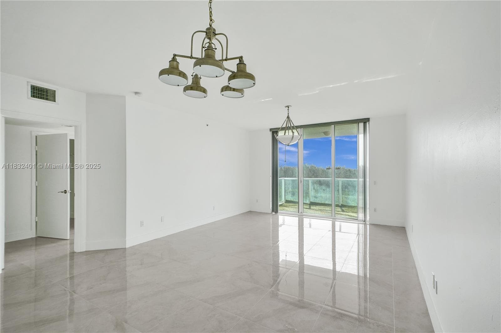 THE OAKS I CONDO · #806 in North Miami - Photo 1