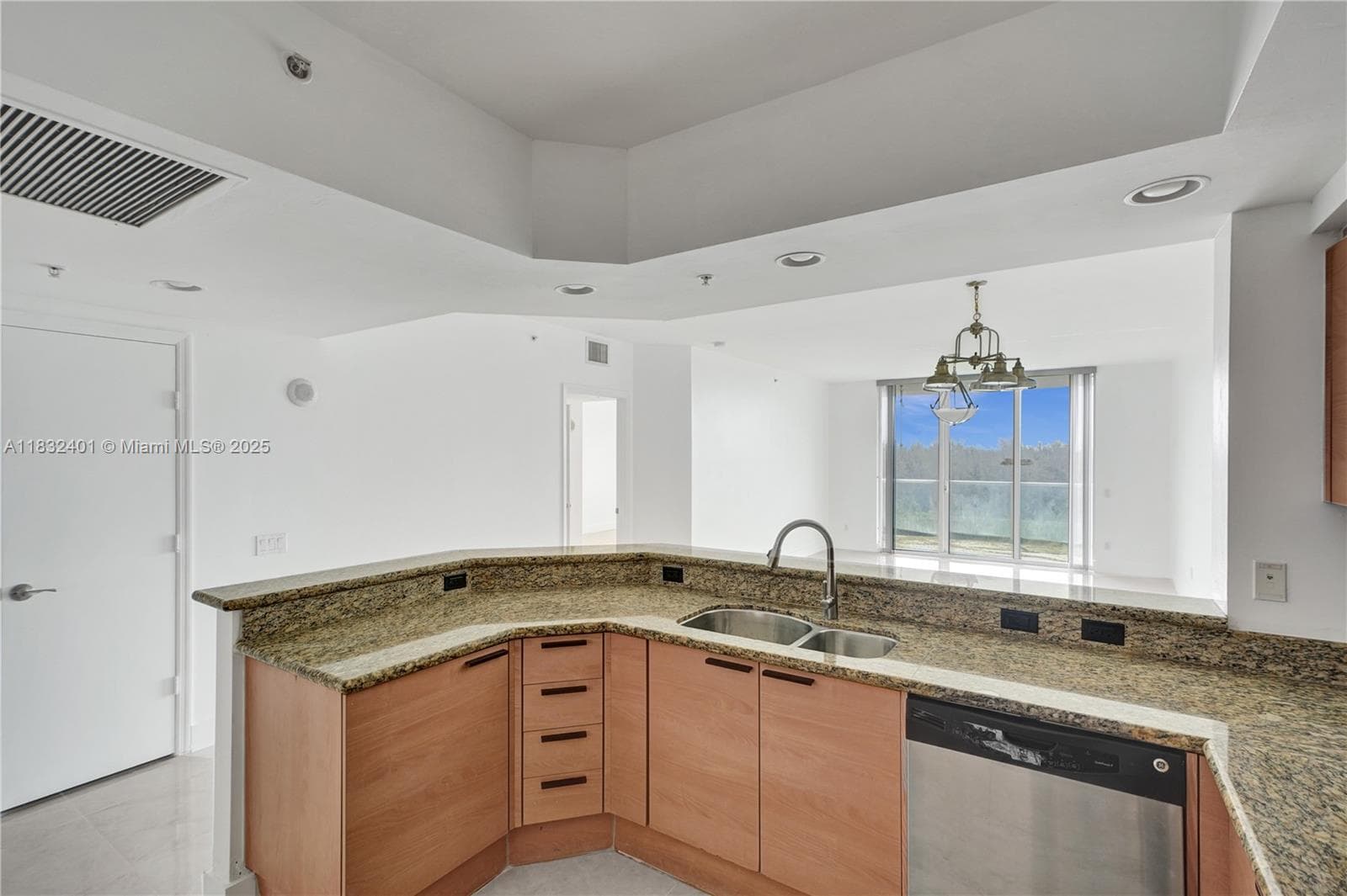 THE OAKS I CONDO · #806 in North Miami - Photo 11
