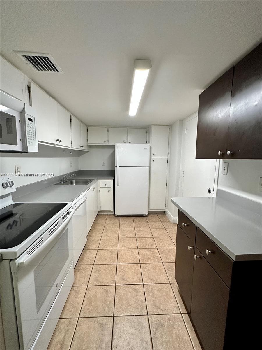 BAYVIEW PALMS CONDO · #105 in North Miami - Photo 2