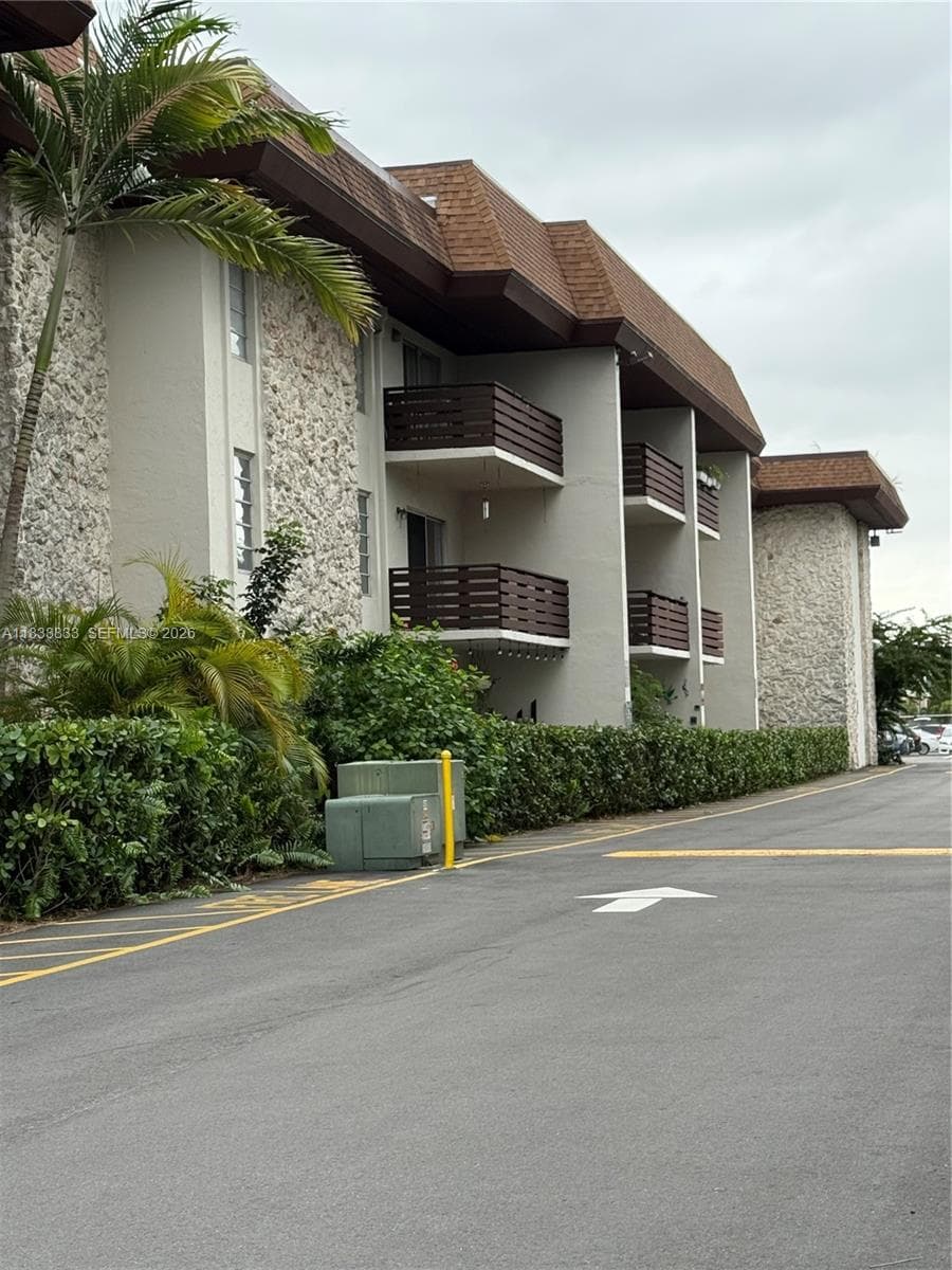 DADELAND CAPRI CONDO · #C201 in Miami - Photo 35