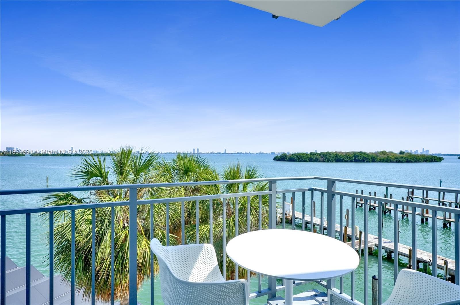 Palm Bay Condominium · #4I in Miami - Photo 2