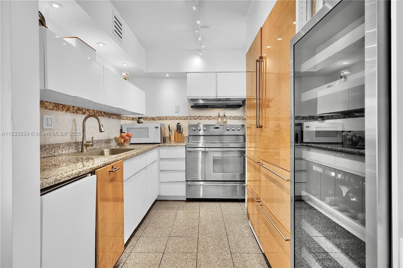 Palm Bay Condominium · #4I in Miami - Photo 4