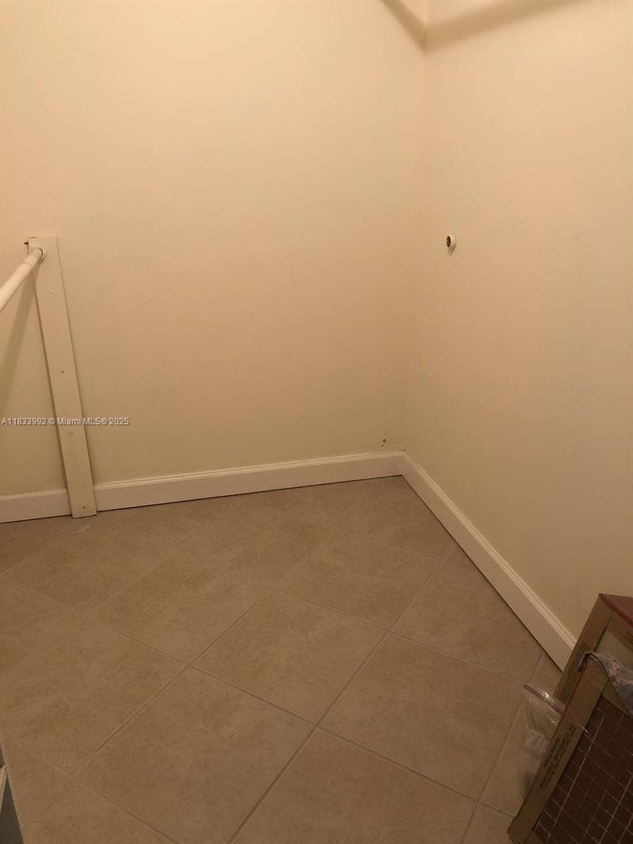 Fairview · #32 in Hollywood - Photo 11