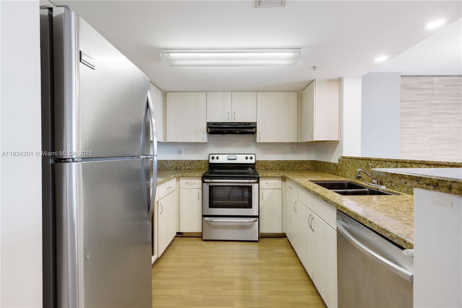 THE ASTON CONDO · #513 in Miami - Photo 10