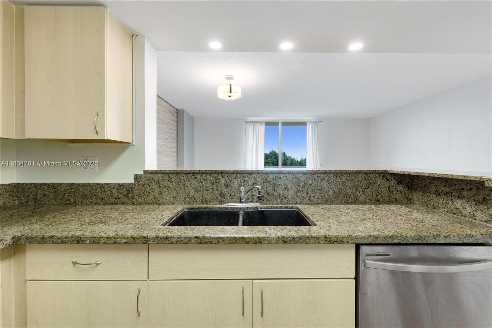 THE ASTON CONDO · #513 in Miami - Photo 11