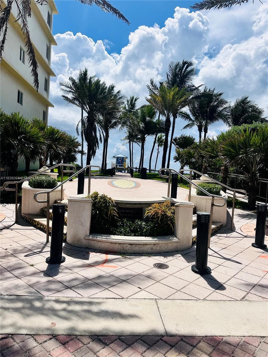 Entrance to the beach