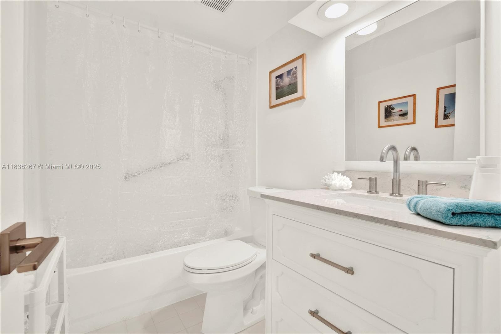 Light and bright bathroom
