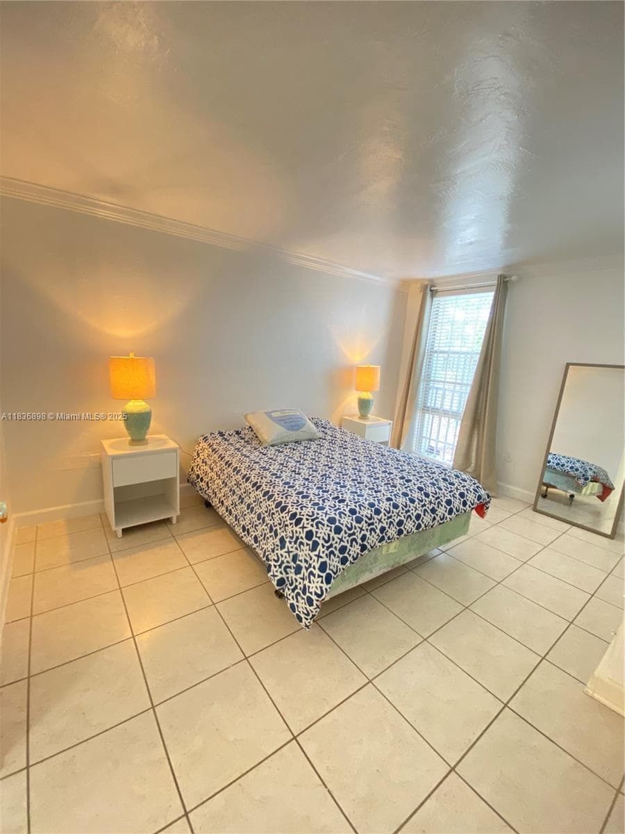 super ample bedroom