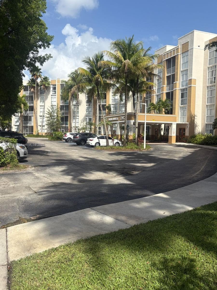 DORAL HOUSE CONDO NO 1 · #206 in Doral - Photo 26