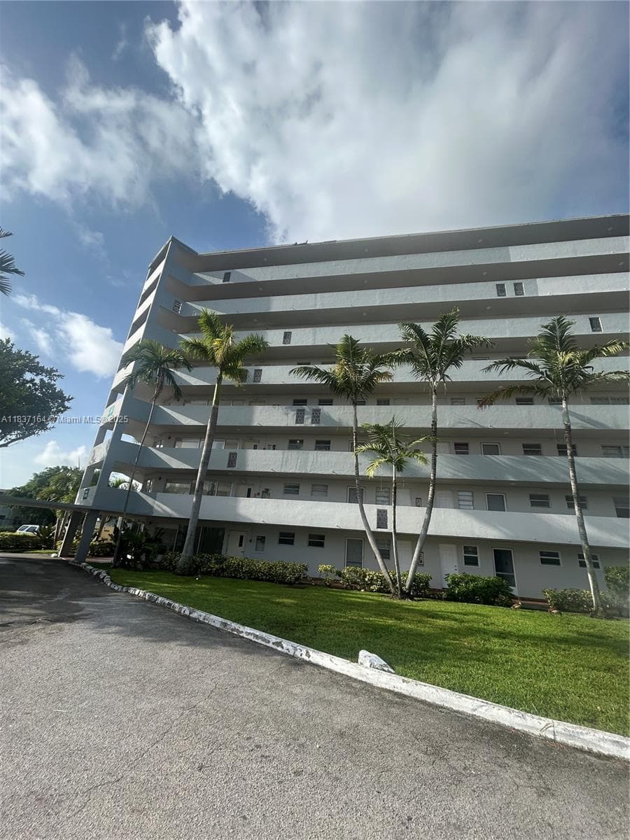 JADE WINDS GROUP-DAISY · #618-3 in Miami - Photo 2
