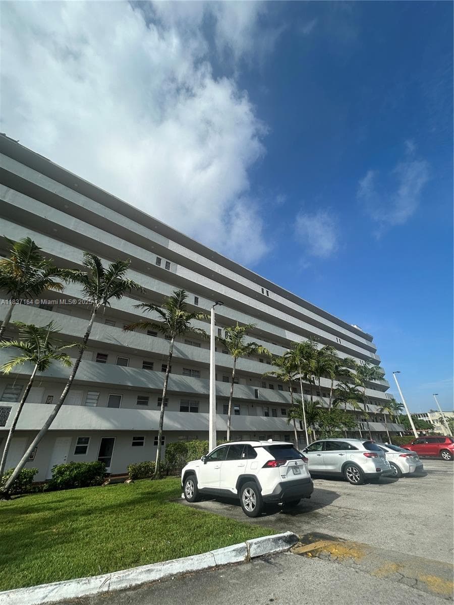 JADE WINDS GROUP-DAISY · #618-3 in Miami - Photo 3