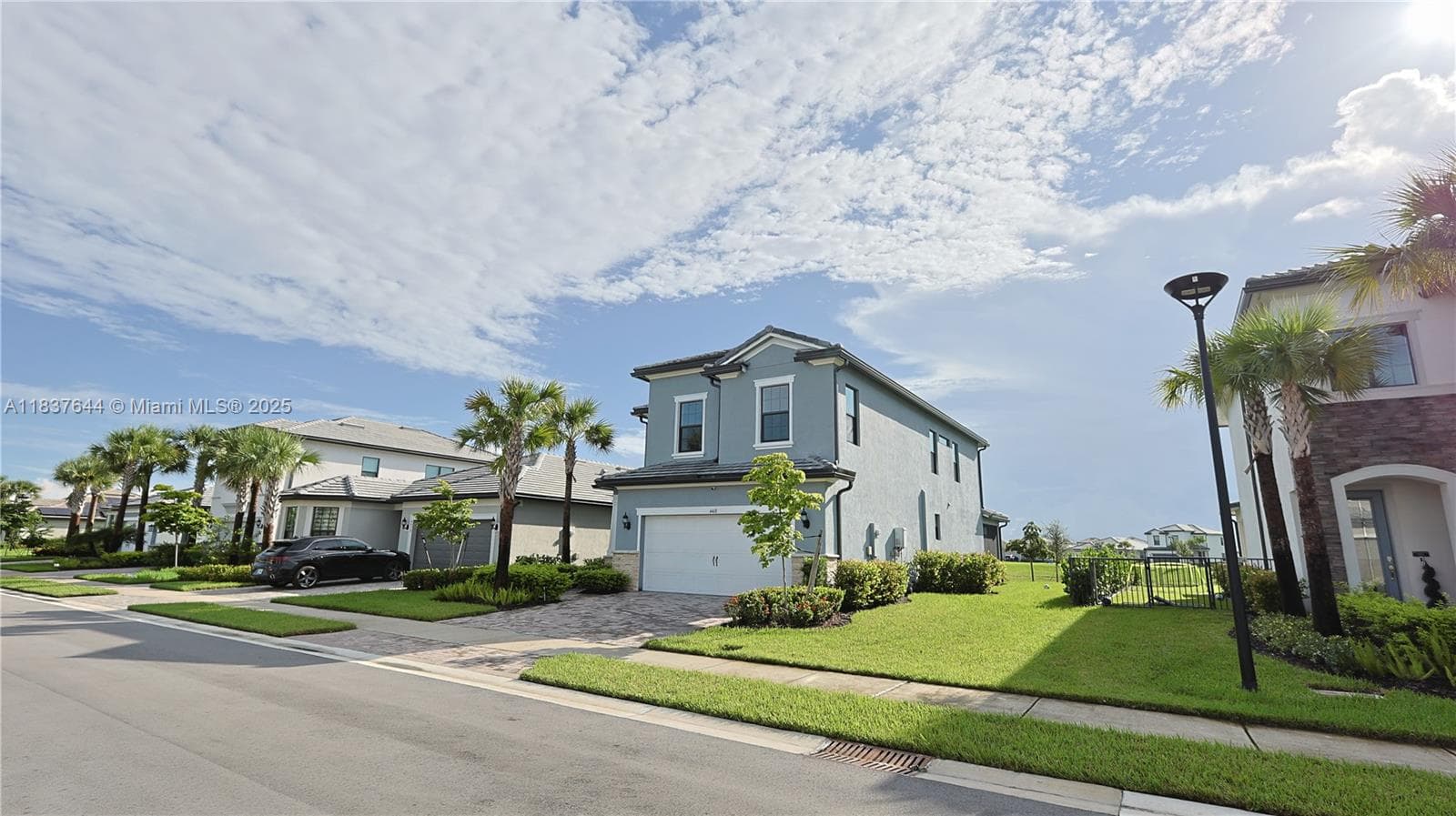 4468 Spruce Ln photo 2