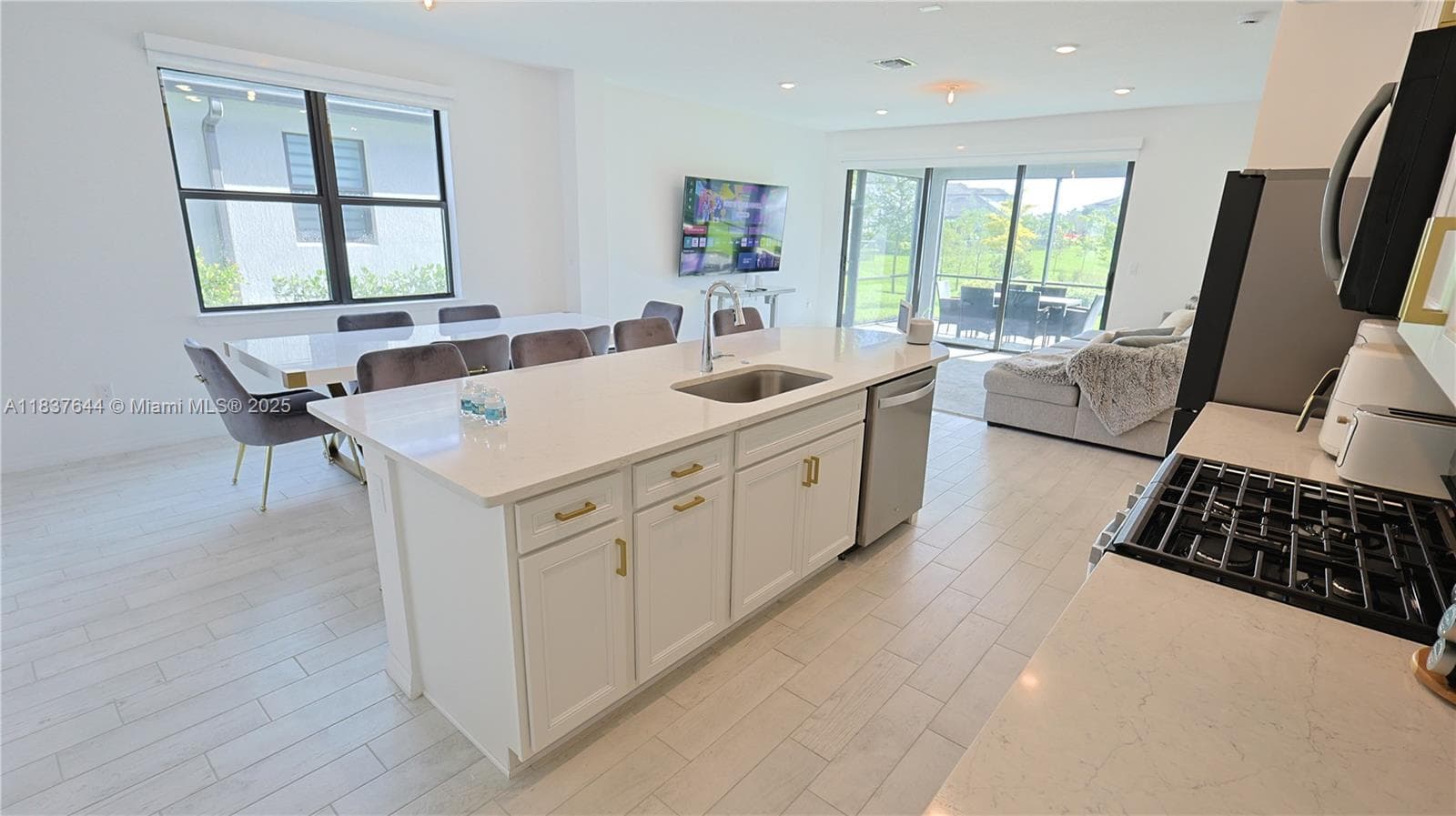 4468 Spruce Ln photo 13