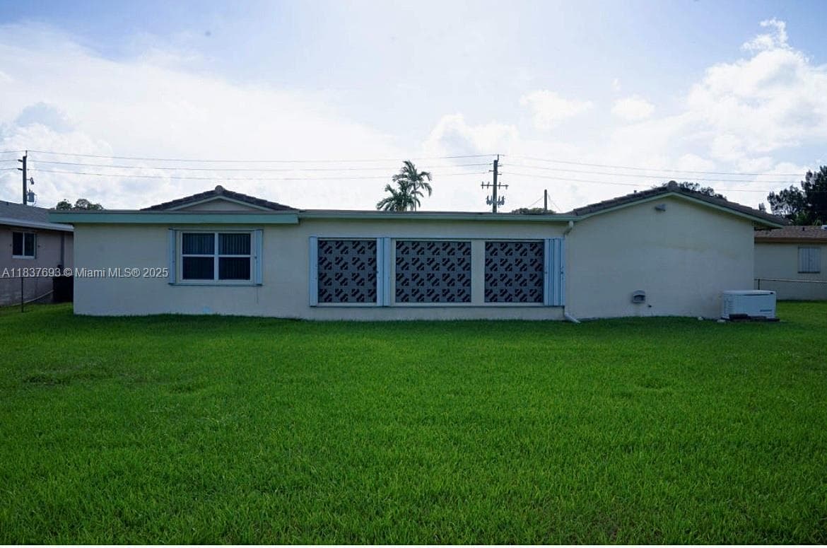 2930 NW 24th Ave photo 3