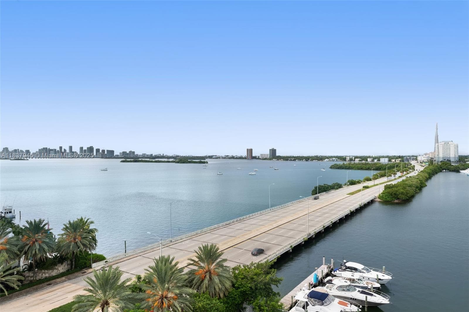 Bayshore Yacht & Tennis Club #901